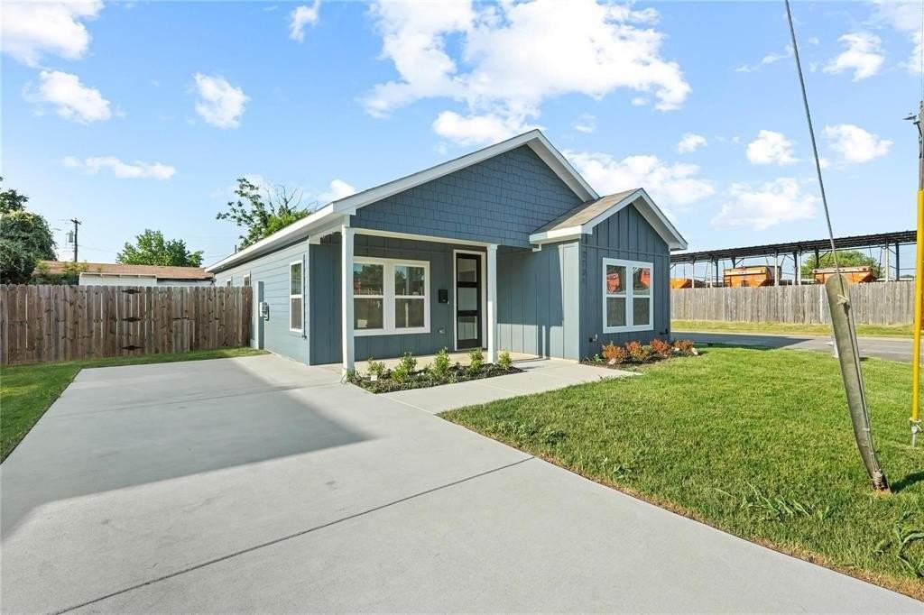 2731 Rogers St - Photo 3 of 20