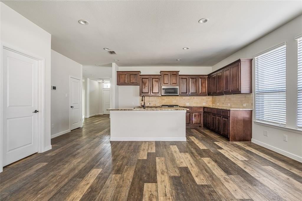 1111 Burlingame Dr - Photo 5 of 26