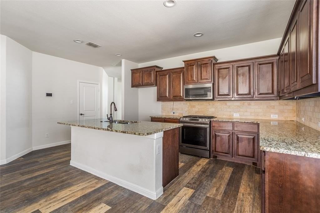 1111 Burlingame Dr - Photo 6 of 26