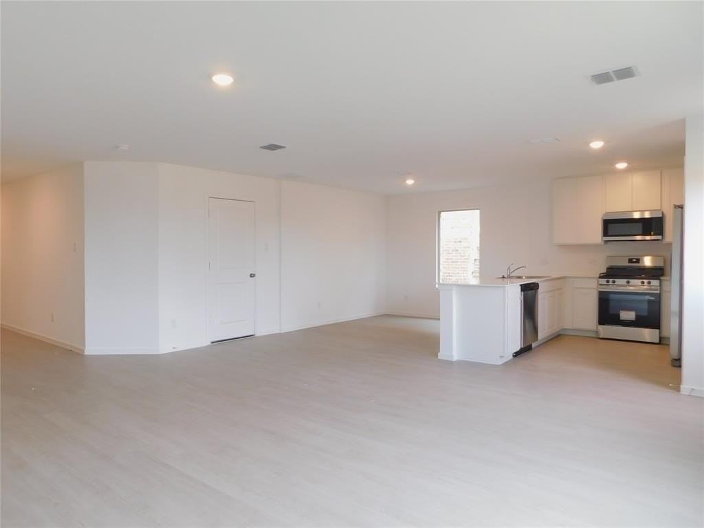 4204 Apollo Bay Ave - Photo 5 of 29