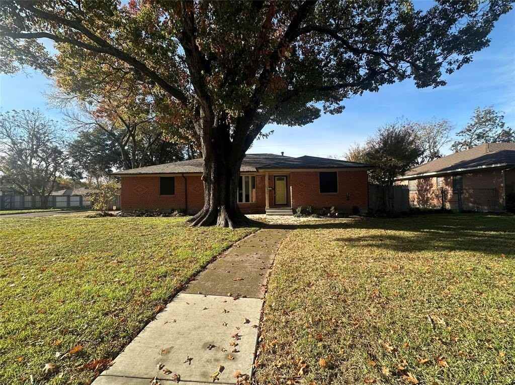 2424 Dorrington Dr - Photo 2 of 34