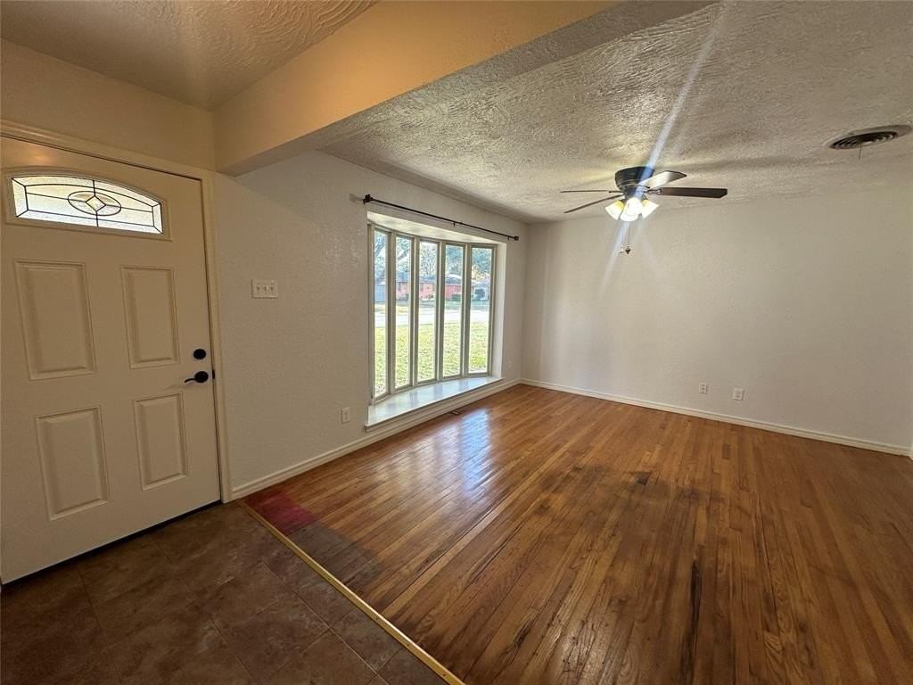 2424 Dorrington Dr - Photo 3 of 34