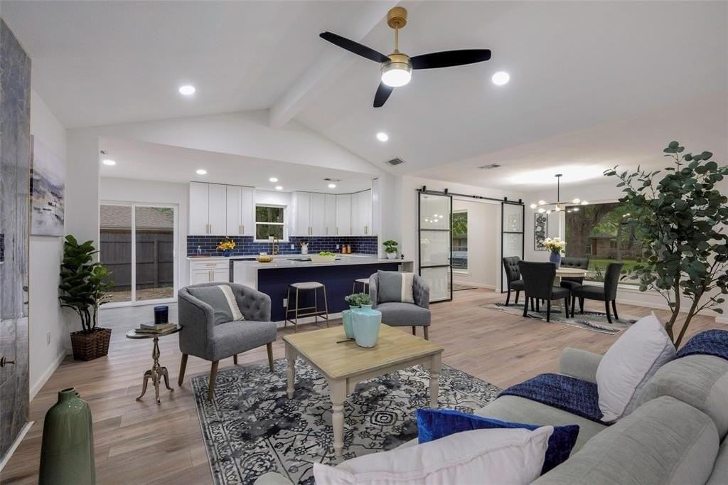 2613 Pin Oak Ln - Photo 2 of 16