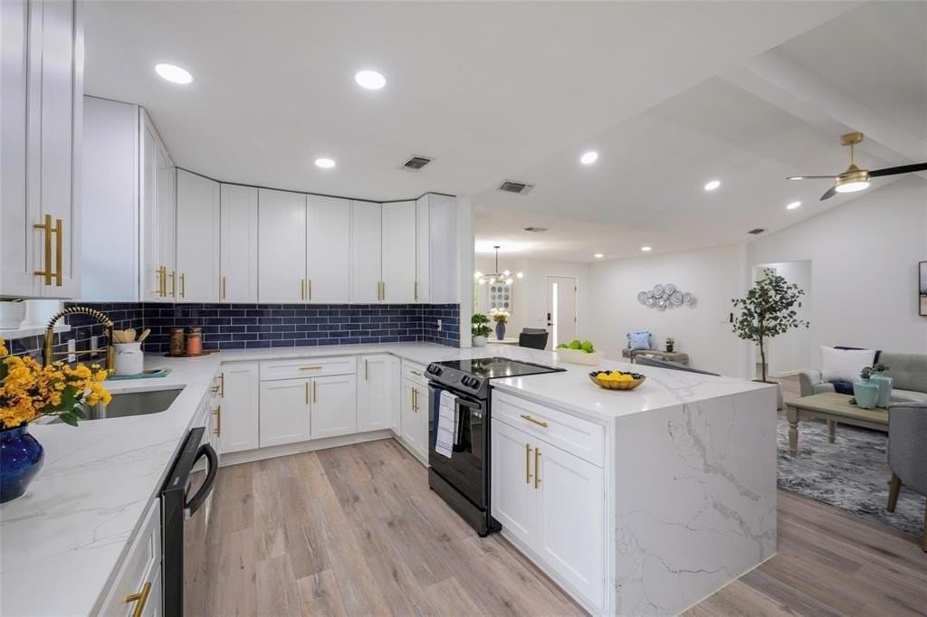 2613 Pin Oak Ln - Photo 5 of 16