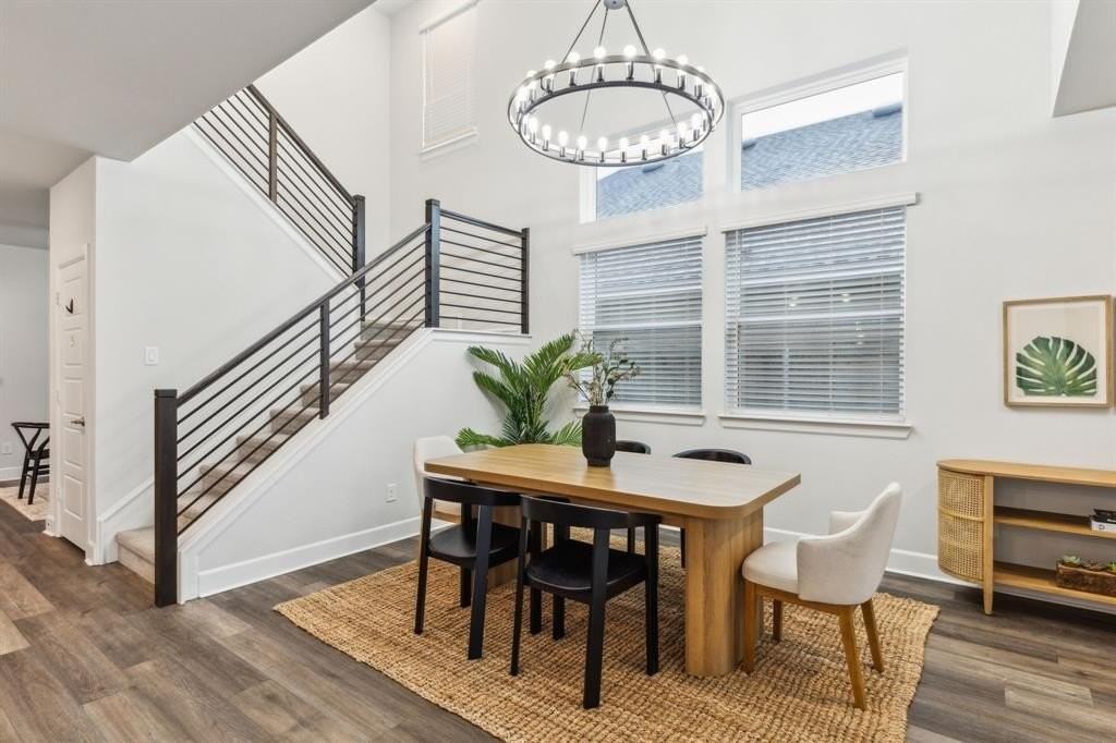 2417 Robin Way - Photo 3 of 24