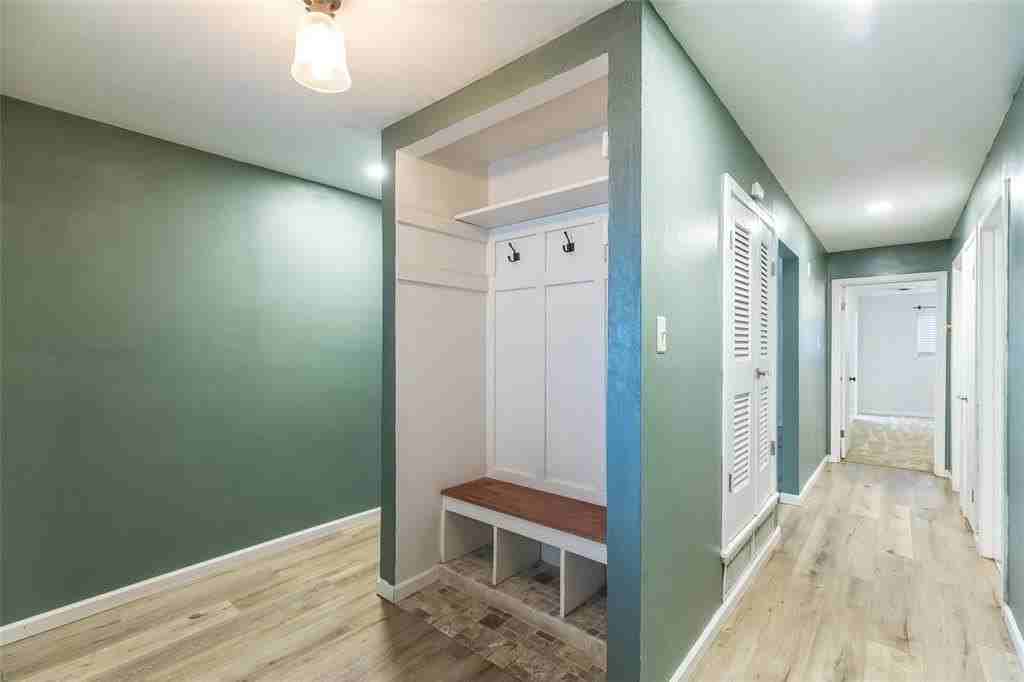 2325 Sylvan Dr - Photo 4 of 35