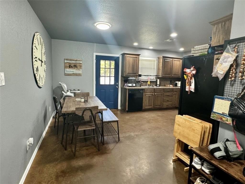 805 Clay St - Photo 5 of 13