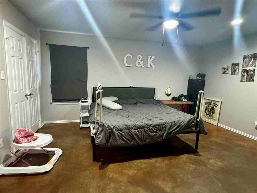 805 Clay St - Photo 7 of 13