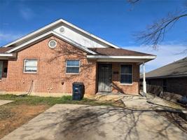 featured image of 1439 E Robert St