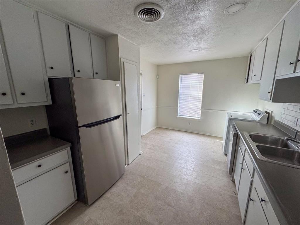 60 Pershing Dr #A - Photo 4 of 11