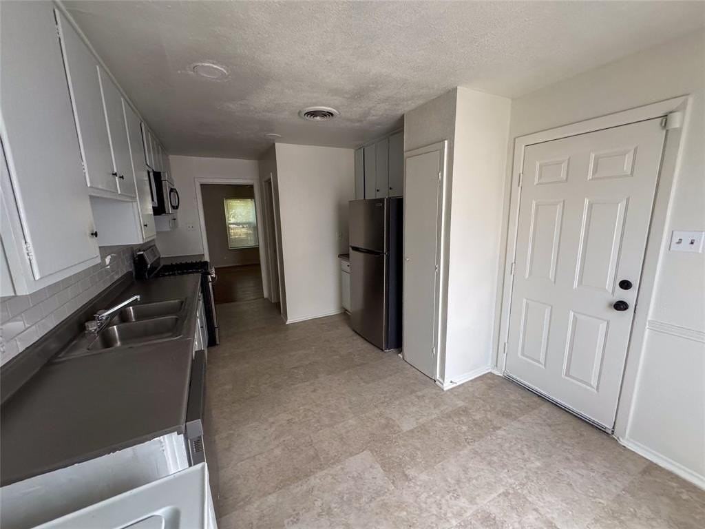 60 Pershing Dr #A - Photo 5 of 11