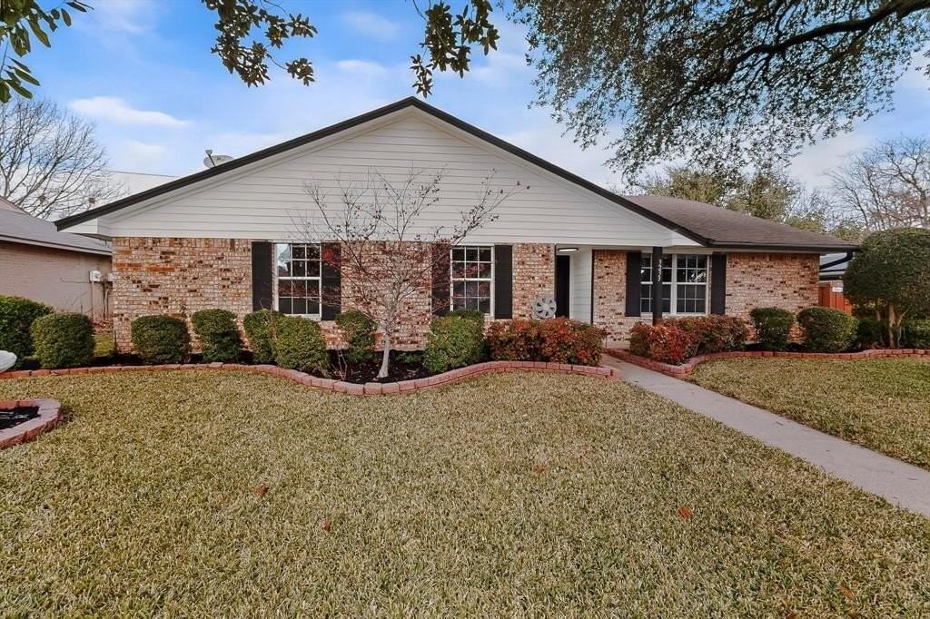 3233 Santana Ln - Photo 3 of 37