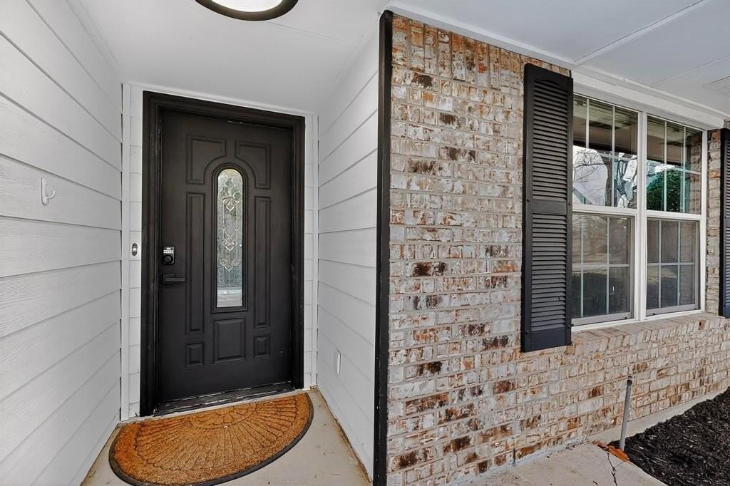 3233 Santana Ln - Photo 4 of 37