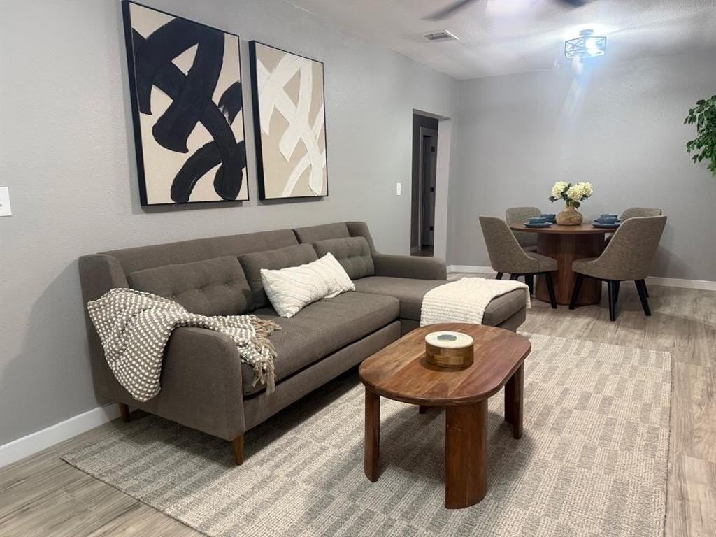 328 N Taylor St - Photo 3 of 20