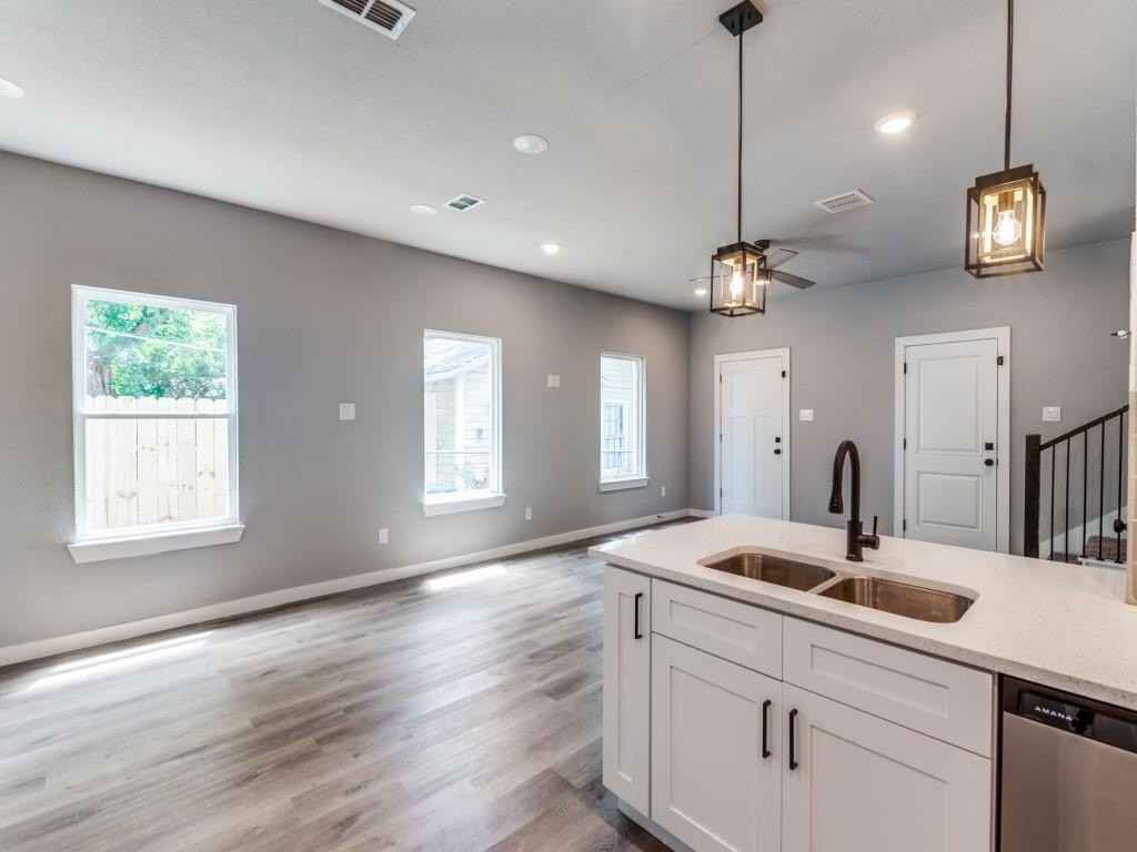 3165 Karen St - Photo 4 of 22