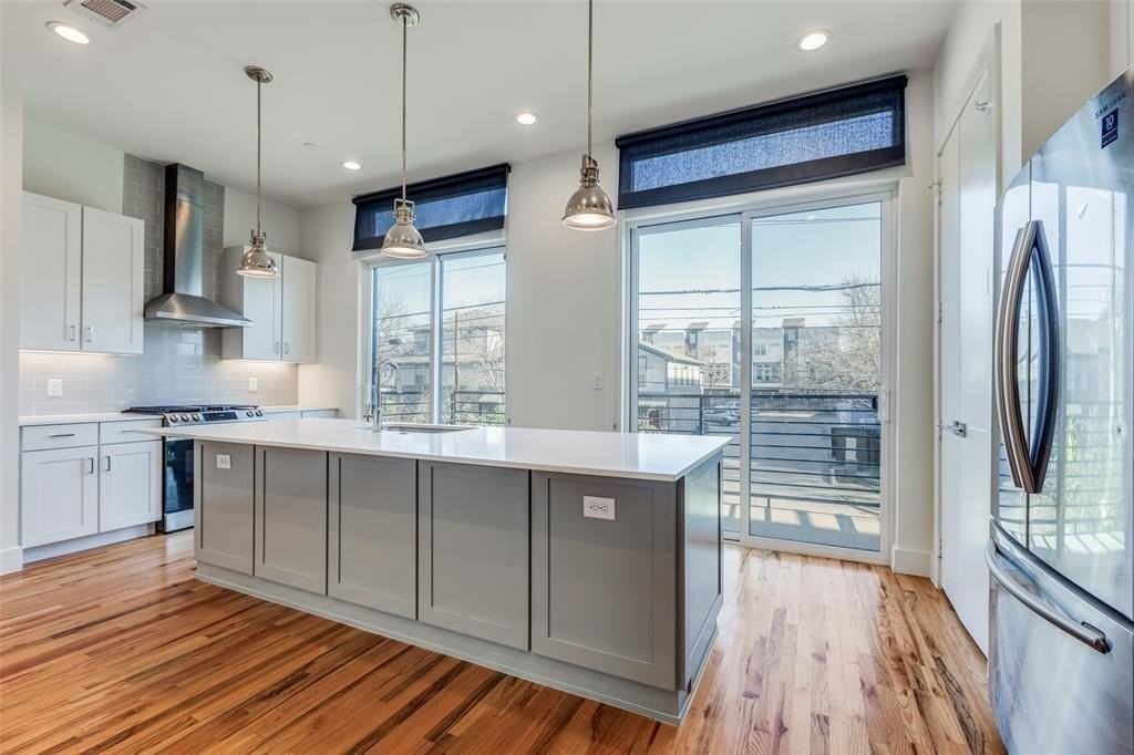 4426 Cabell Dr #1302 - Photo 5 of 20