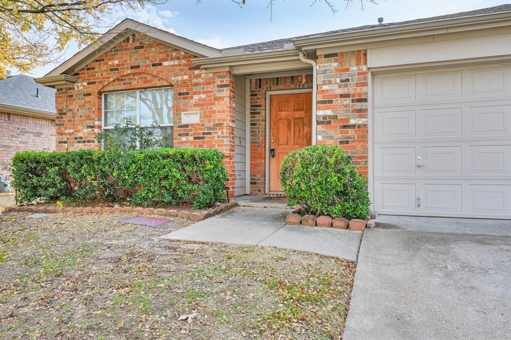 2545 Prospect Hill Dr - Photo 4 of 31