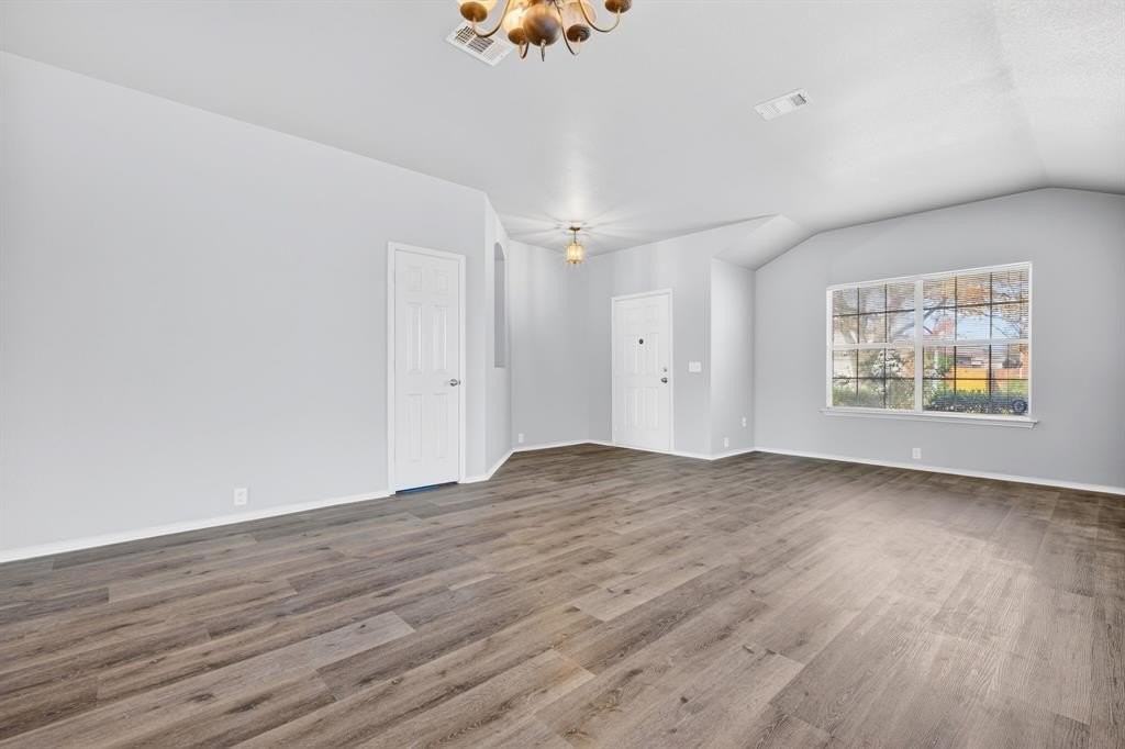 2545 Prospect Hill Dr - Photo 7 of 31