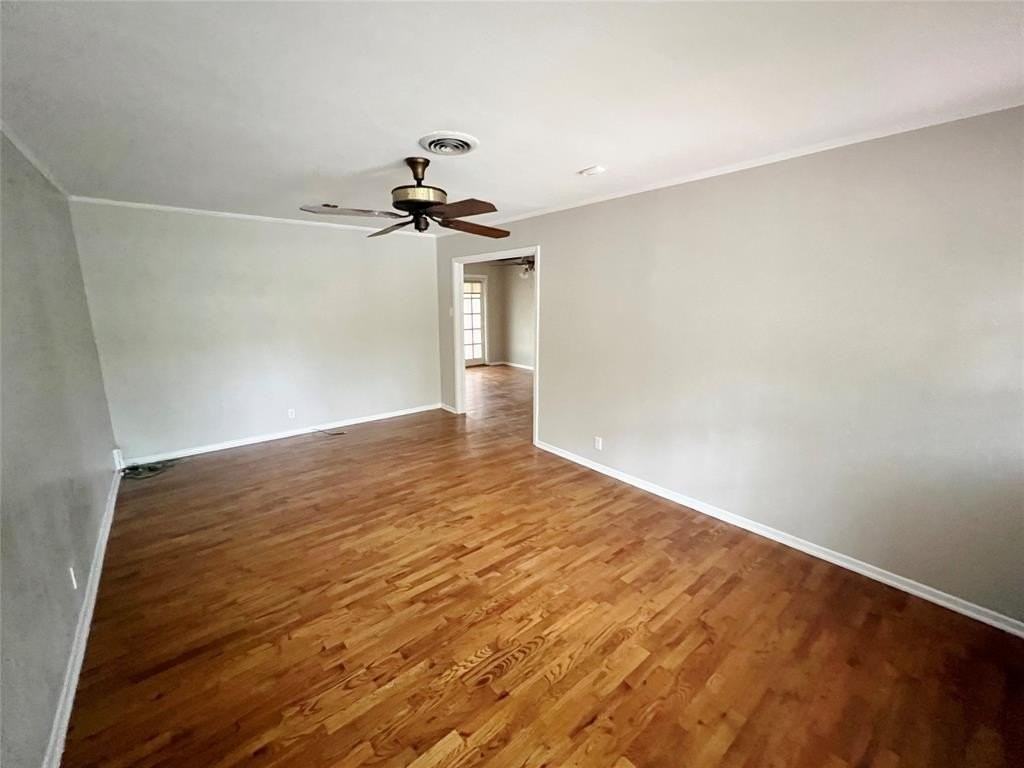 10025 Newcombe Dr - Photo 4 of 23