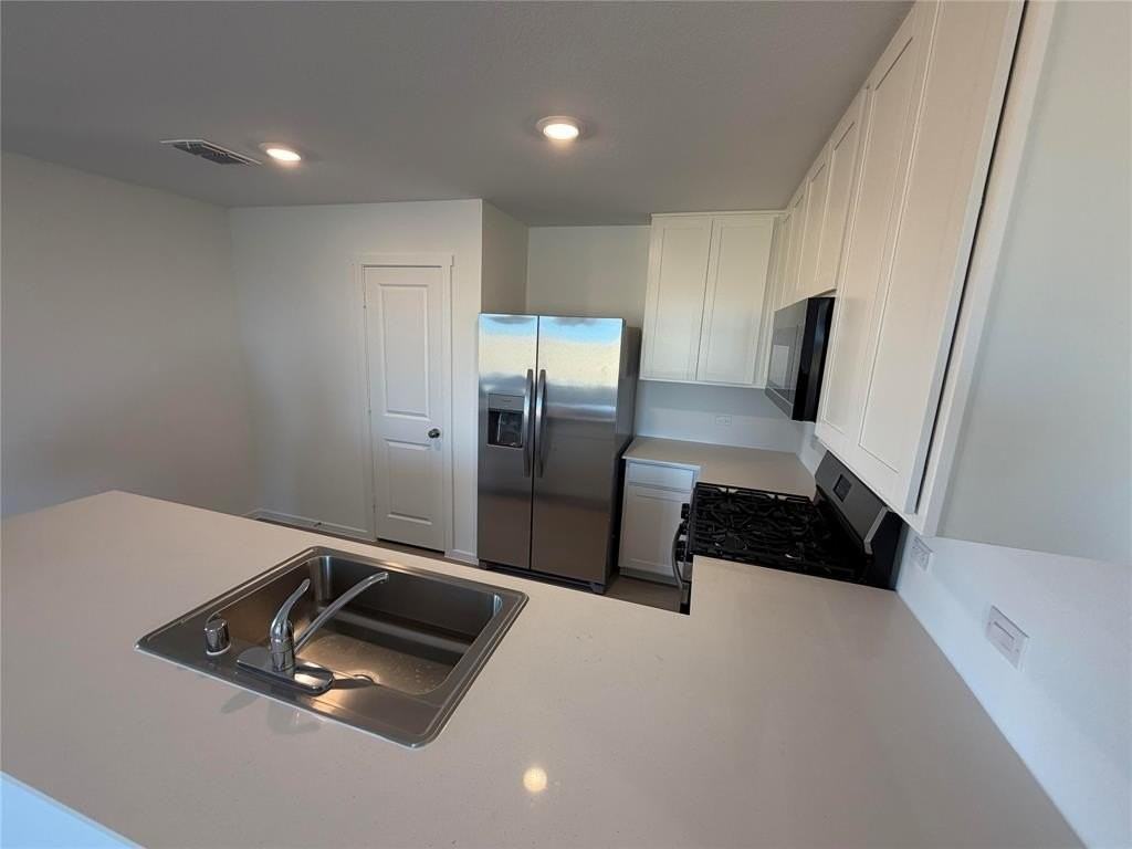 1384 Amapola Dr - Photo 4 of 24