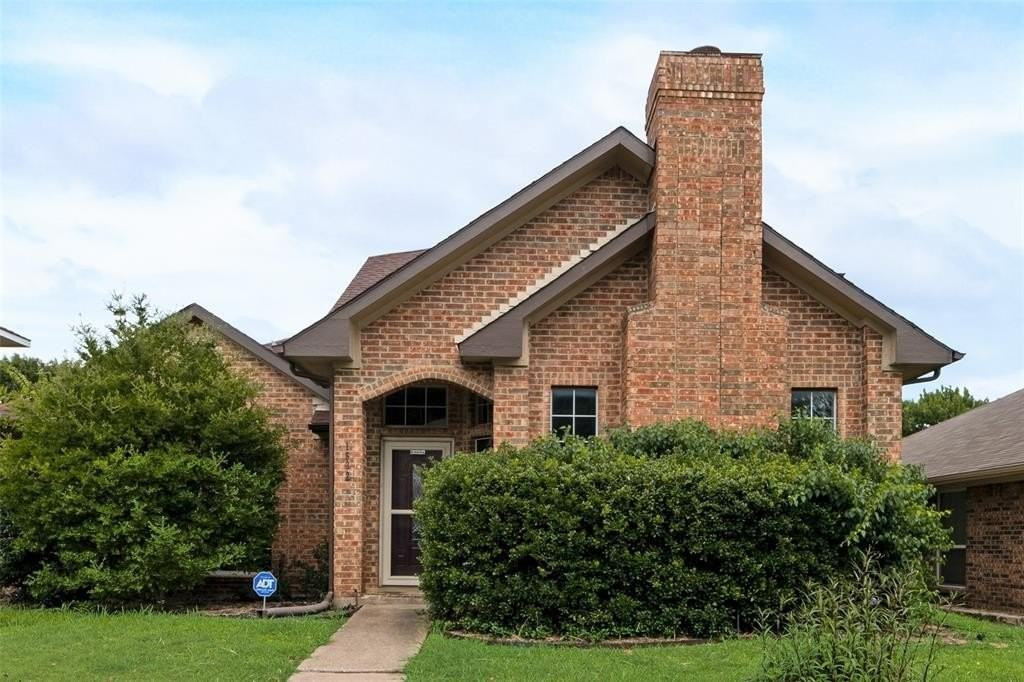 1632 Tuley St - Photo 3 of 20