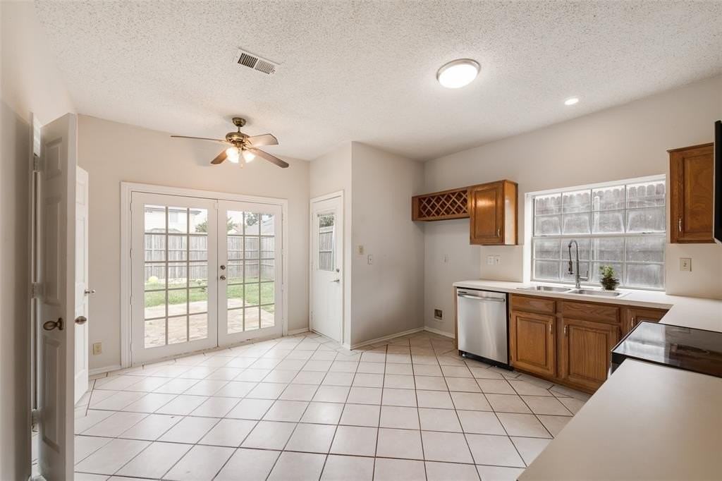 1632 Tuley St - Photo 7 of 20