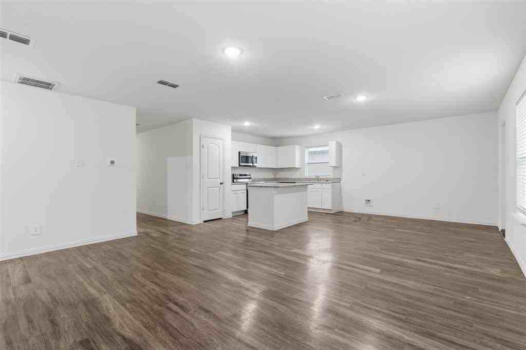 104 Holiday Dr - Photo 2 of 25