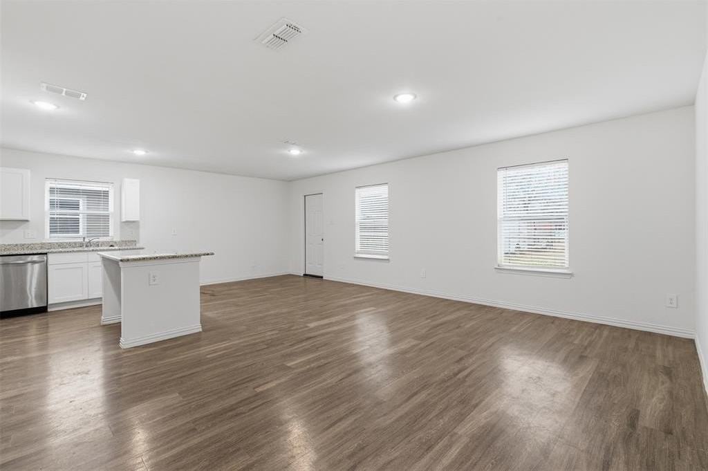 104 Holiday Dr - Photo 3 of 25