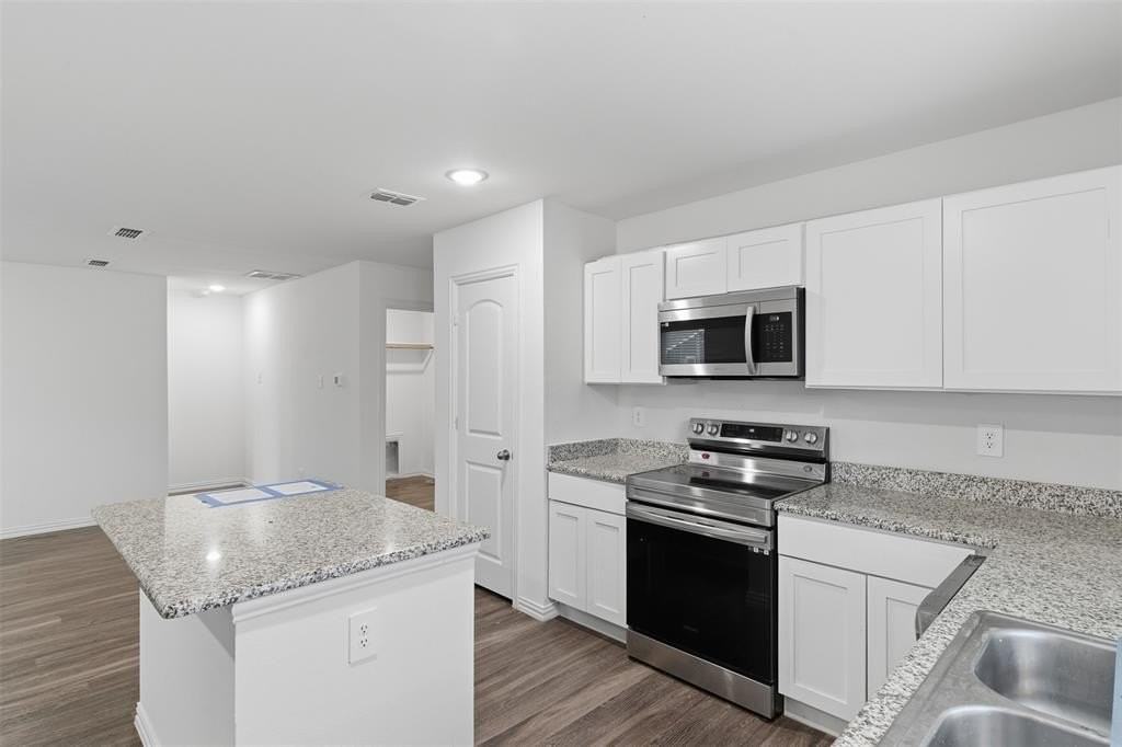 104 Holiday Dr - Photo 4 of 25