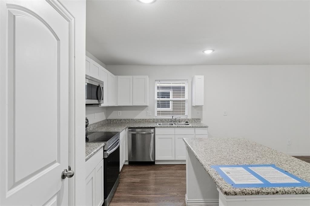 104 Holiday Dr - Photo 5 of 25