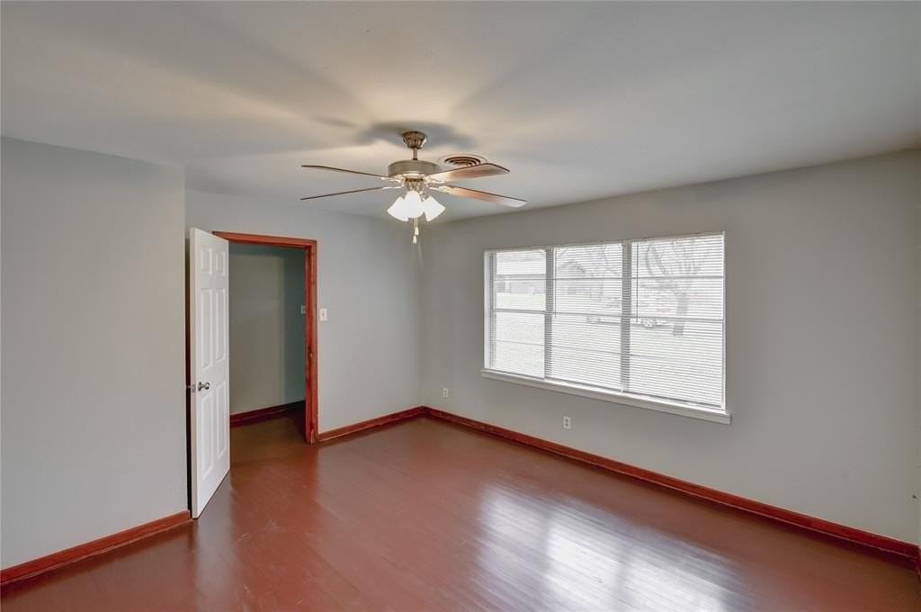 1002 Stewart Ct - Photo 4 of 29