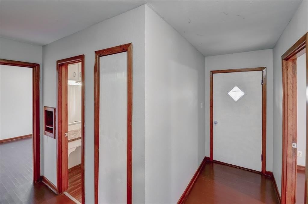 1002 Stewart Ct - Photo 5 of 29