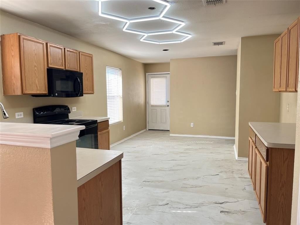 8921 Sun Haven Way - Photo 5 of 27