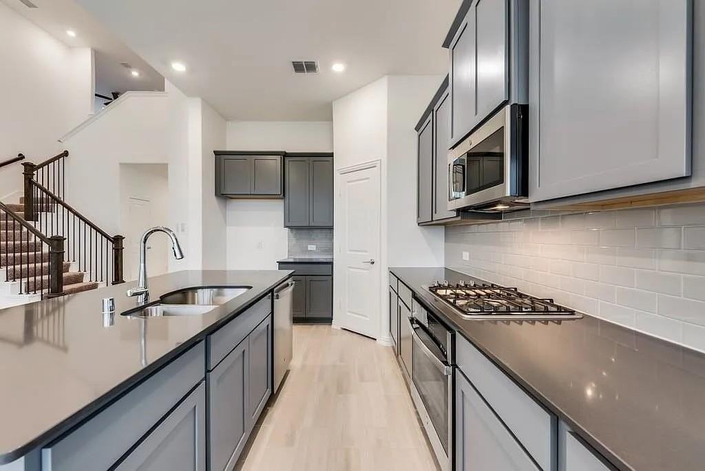 3900 Falcon Fld - Photo 6 of 12