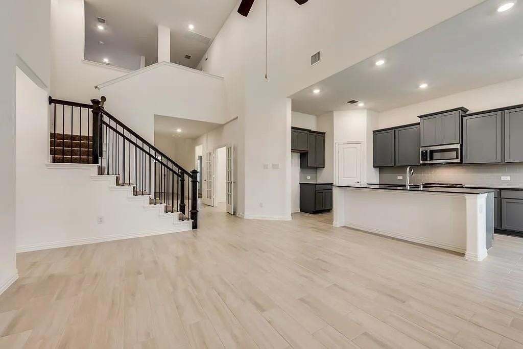 3900 Falcon Fld - Photo 7 of 12