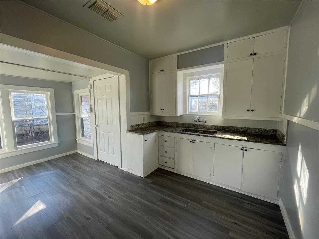 1801 S 11th St - Photo 2 of 7