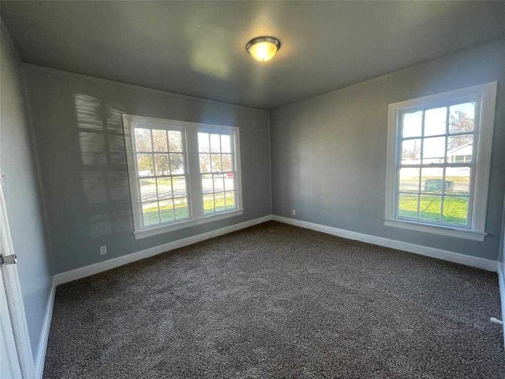 1801 S 11th St - Photo 4 of 7