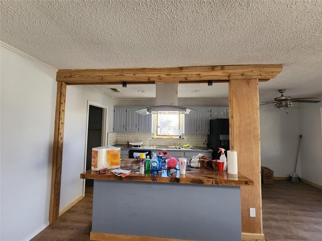 803 10th St - Photo 3 of 12