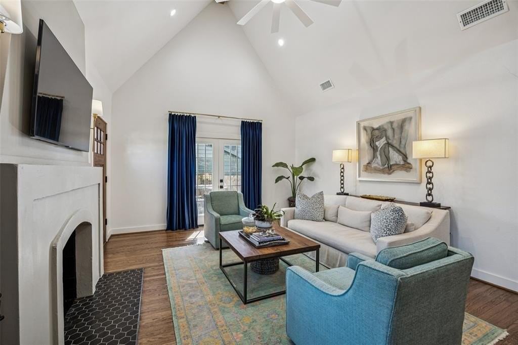 5019 Stoneleigh Ave - Photo 4 of 21