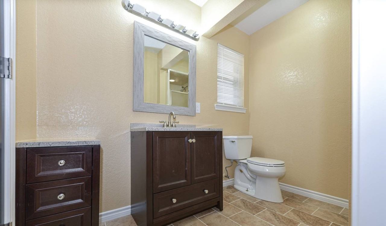 1604 Edgefield St - Photo 5 of 8