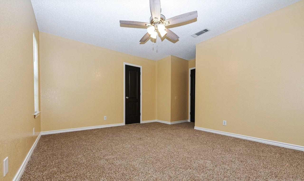 1604 Edgefield St - Photo 7 of 8