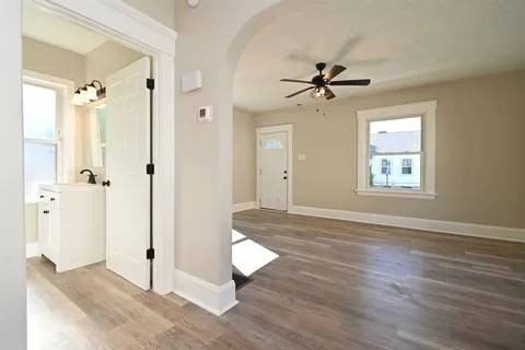 1808 Oakland Ave - Photo 3 of 12