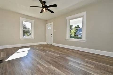 1808 Oakland Ave - Photo 5 of 12