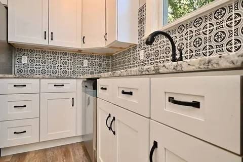 1808 Oakland Ave - Photo 6 of 12