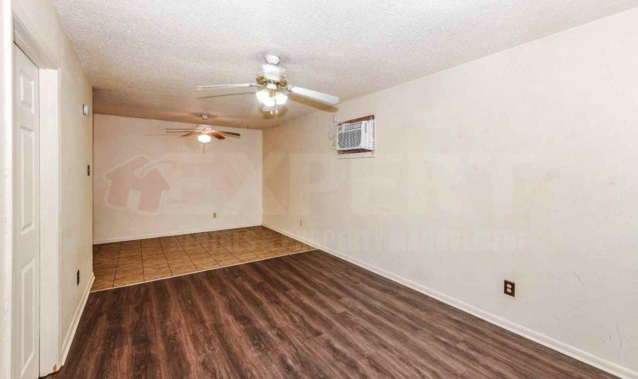 205 W Avenue A #B - Photo 3 of 7