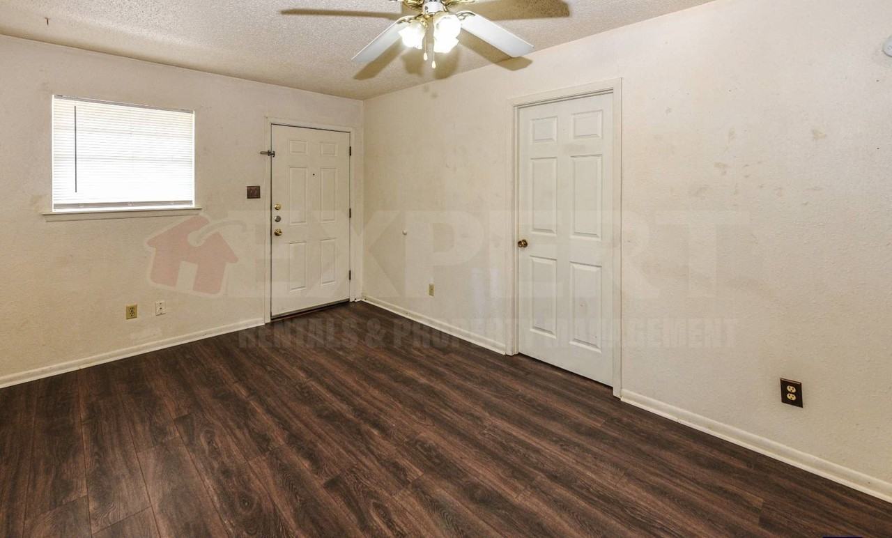 205 W Avenue A #B - Photo 4 of 7