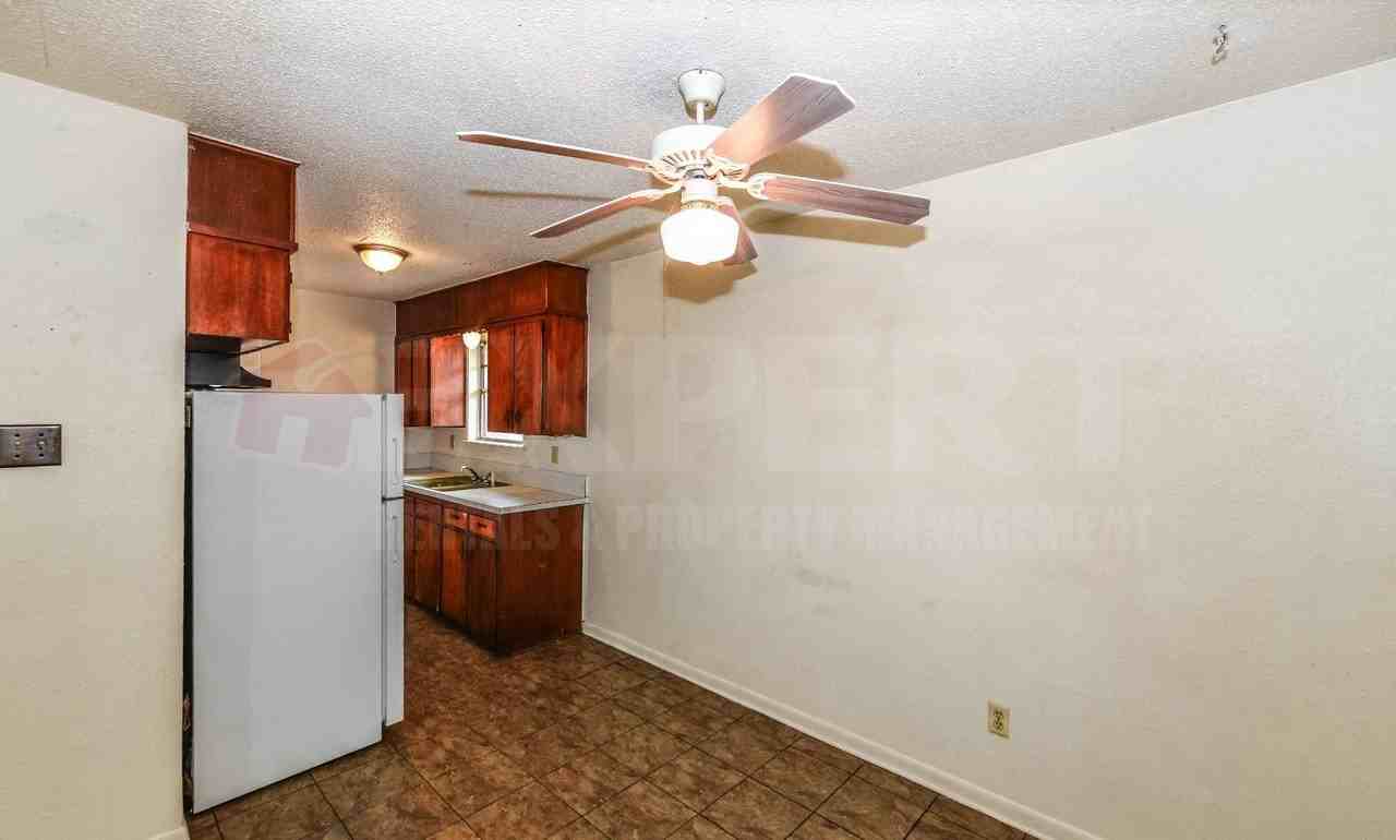 205 W Avenue A #B - Photo 5 of 7