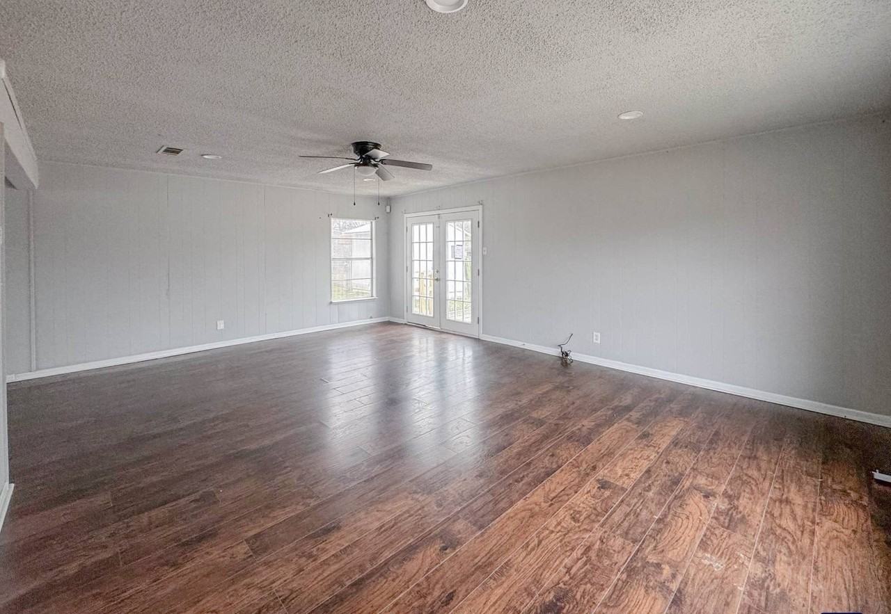 808 Carmen St - Photo 3 of 10