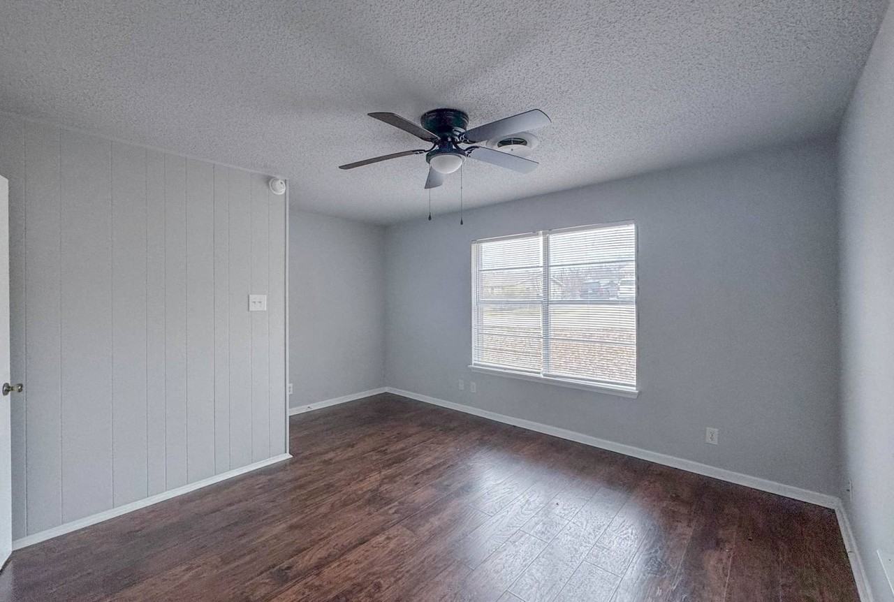 808 Carmen St - Photo 7 of 10