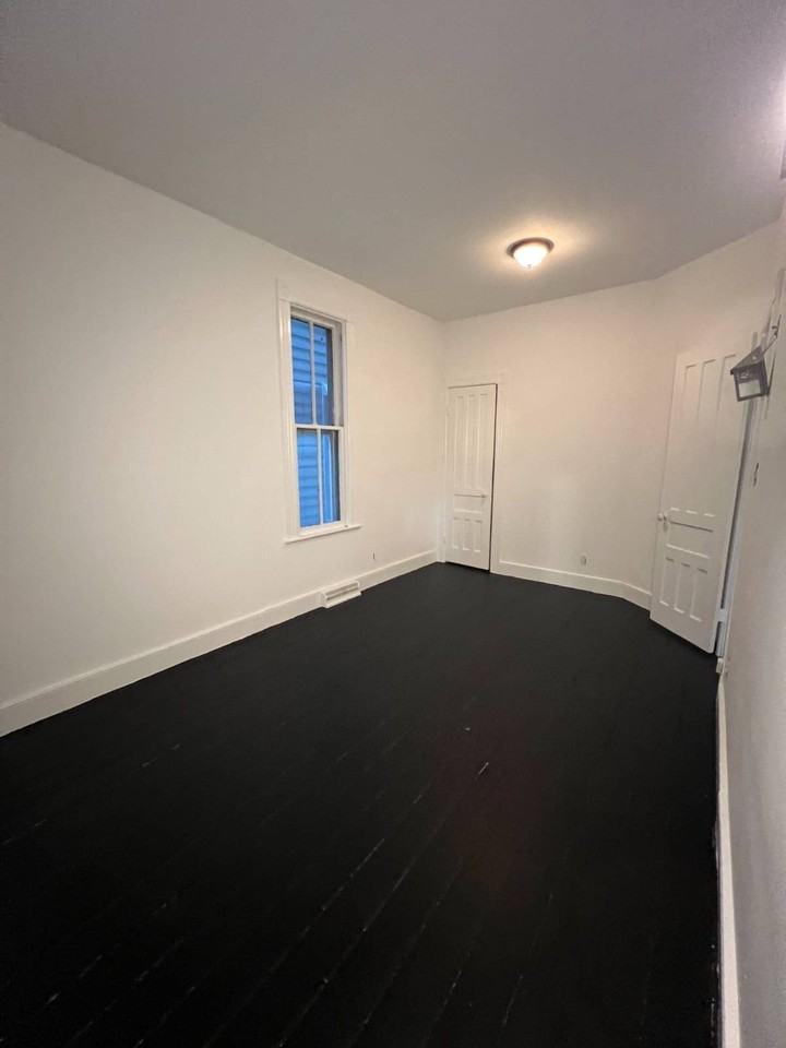 124 Front St - Photo 2 of 9